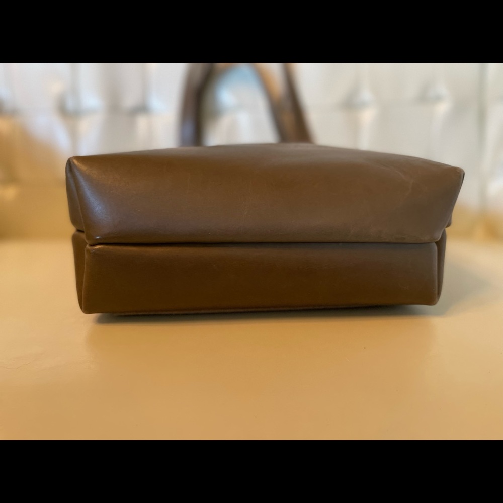 Teddi Joelle Essential Olive Leather Tote Bag - Picture 4 of 7
